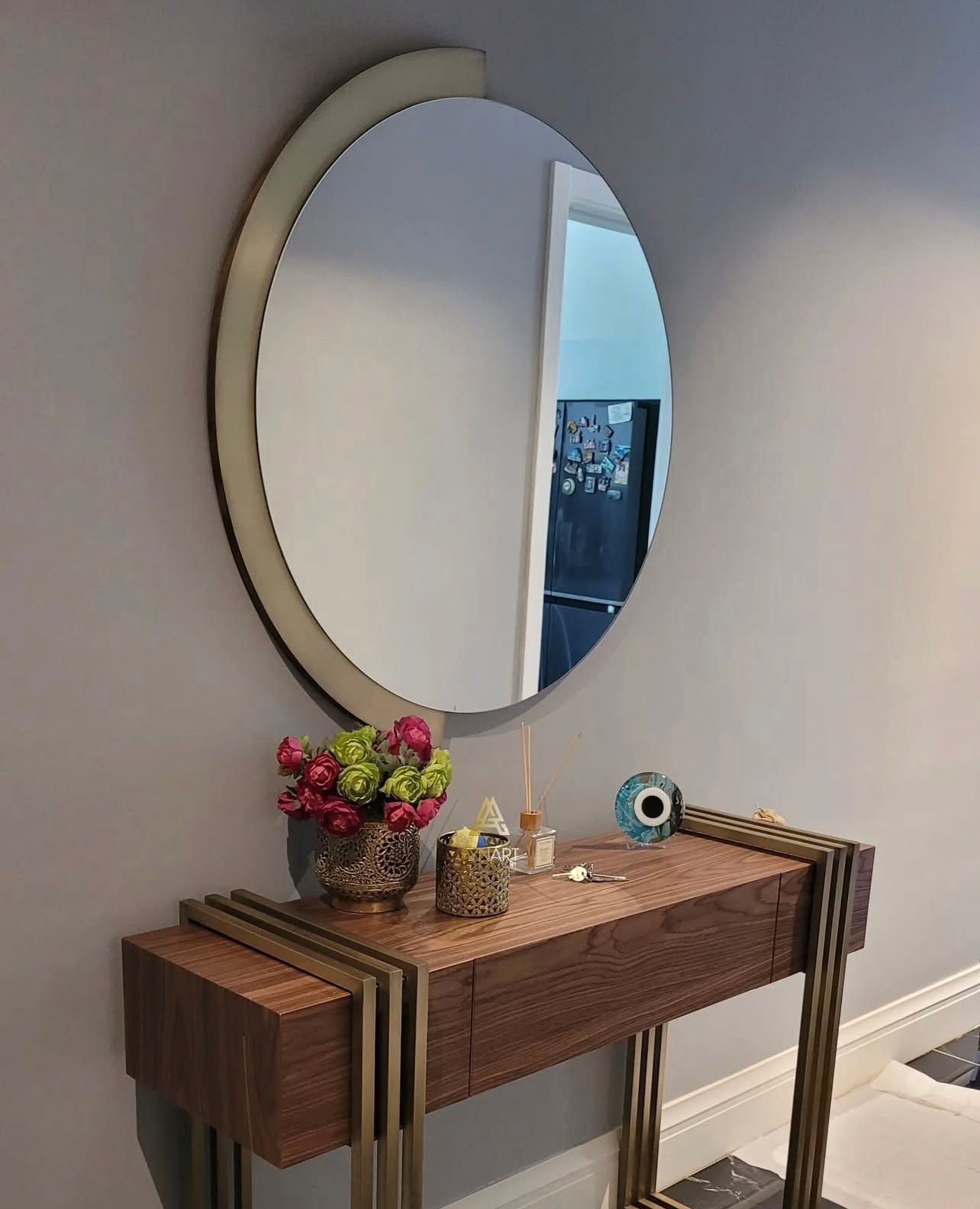 Shaan - Console Table That Reflects the Pride of Your Home