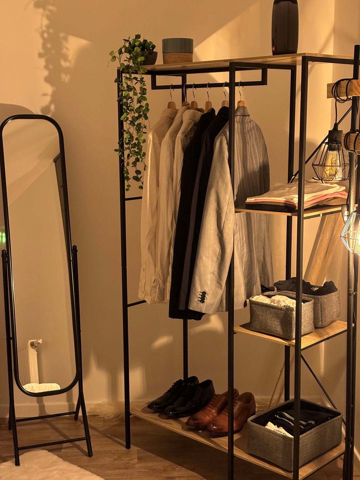 Juzdaan - Sleek Organizer for Daily Wardrobe Needs