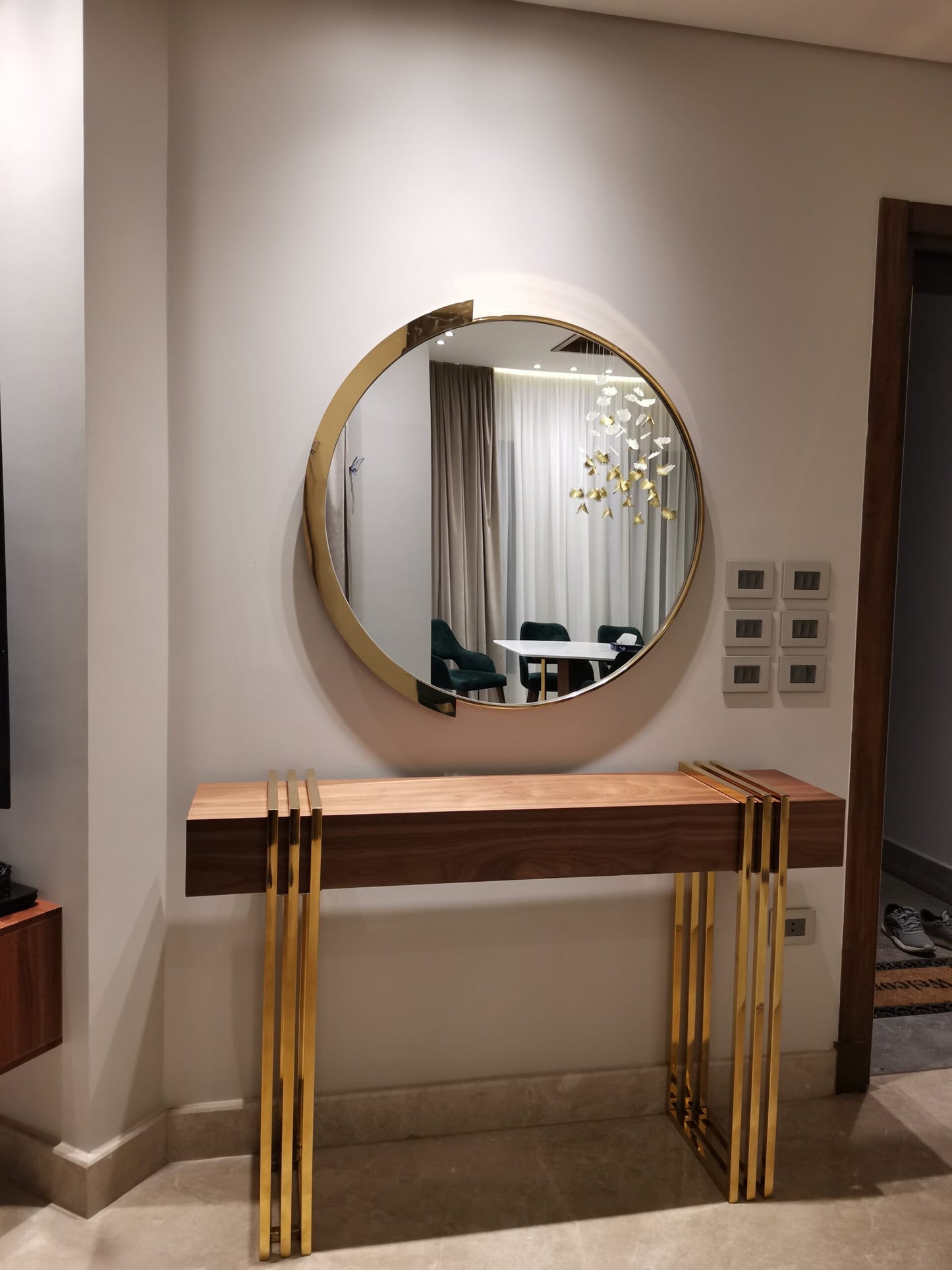 Shaan - Console Table That Reflects the Pride of Your Home