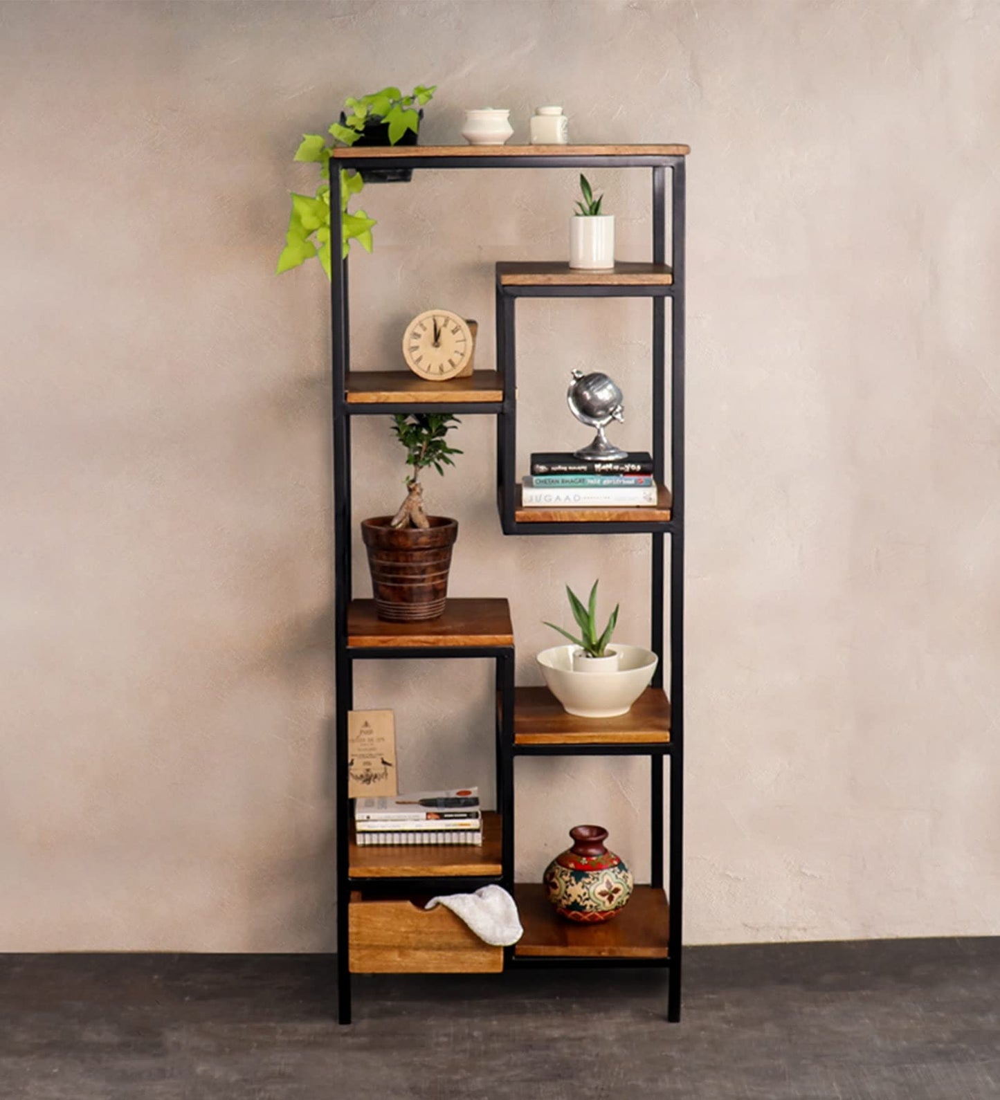 Aab-e-Hunar – Artistic Book Rack